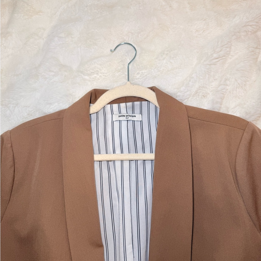 Elegant Tan Women's Blazer - Picture 3 of 6